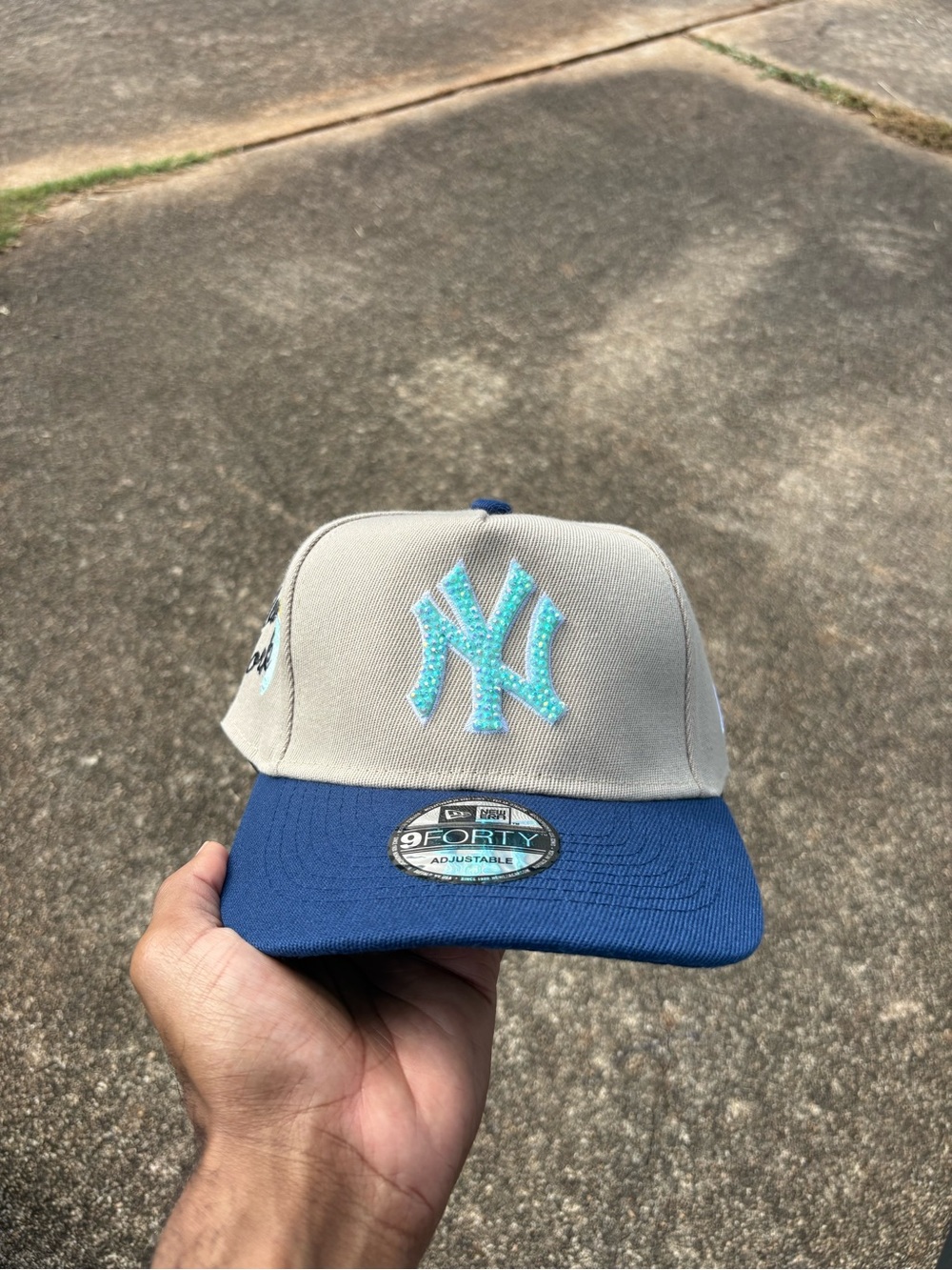 Custom New Era Two-Tone 9FORTY Yankees Cap in Beige, Blue and Turquoise